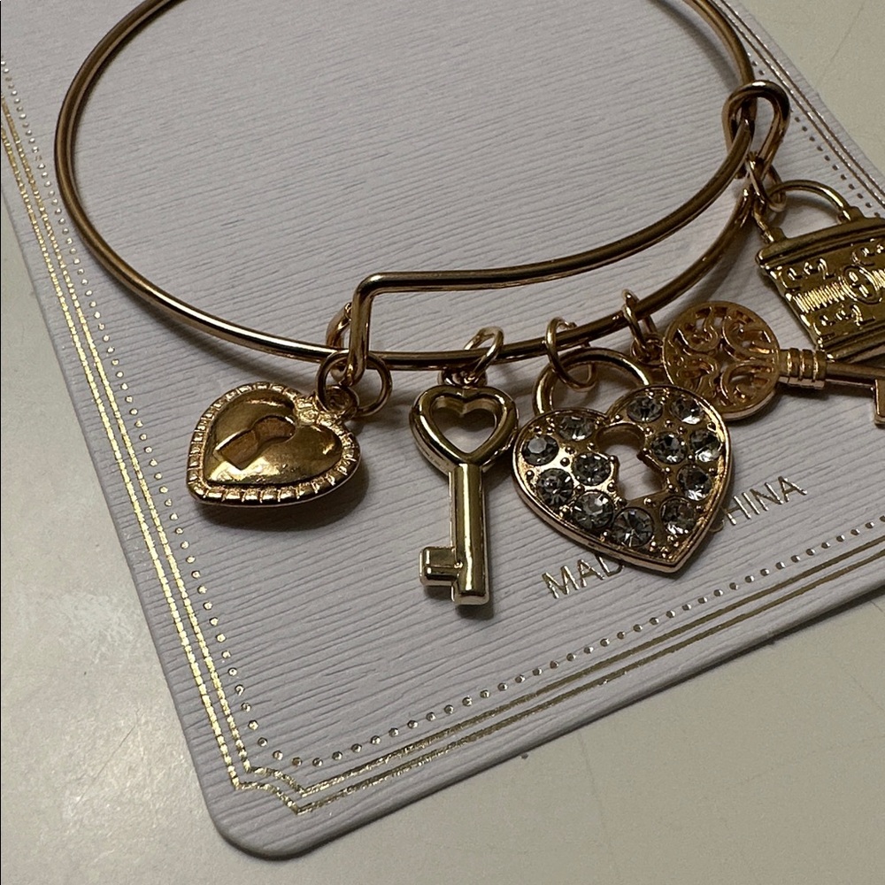 Gold Charm Bracelet with Heart and Key Pendants - Picture 3 of 7